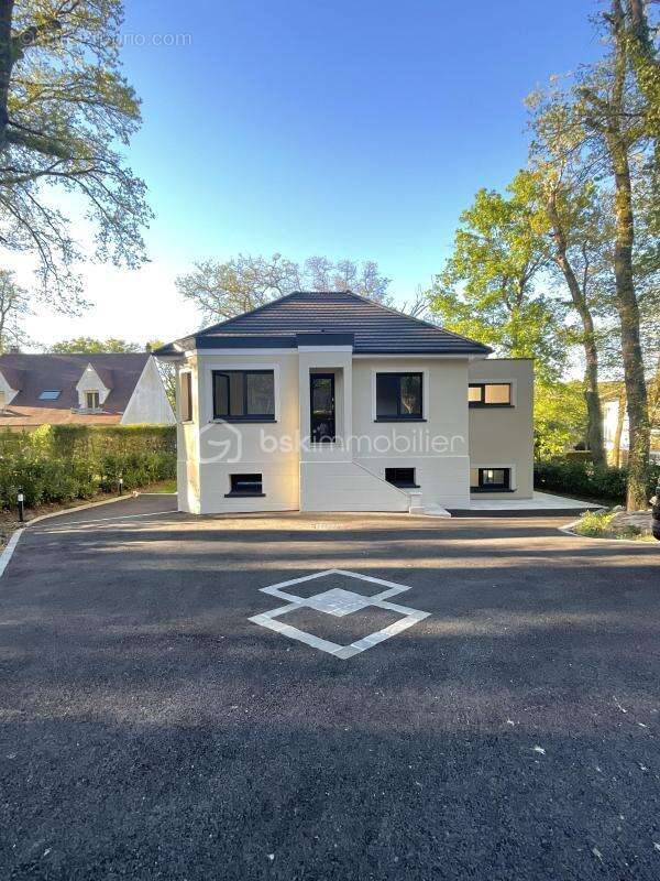 Maison à SAINT-FARGEAU-PONTHIERRY