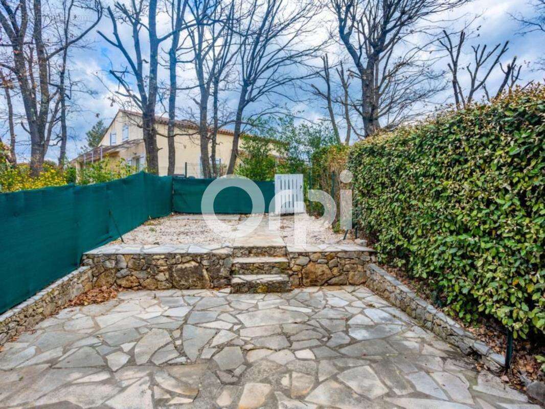 Maison à TOURRETTES