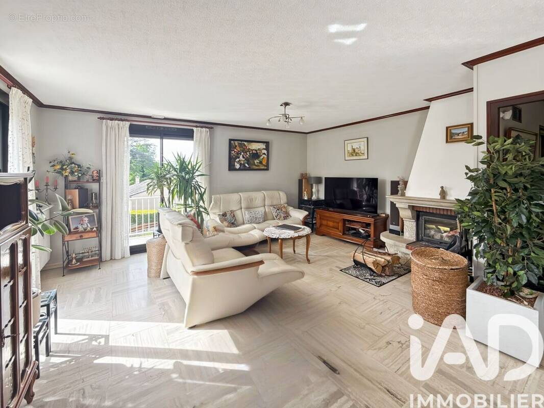 Photo 1 - Maison à SAINT-GENEST-LERPT