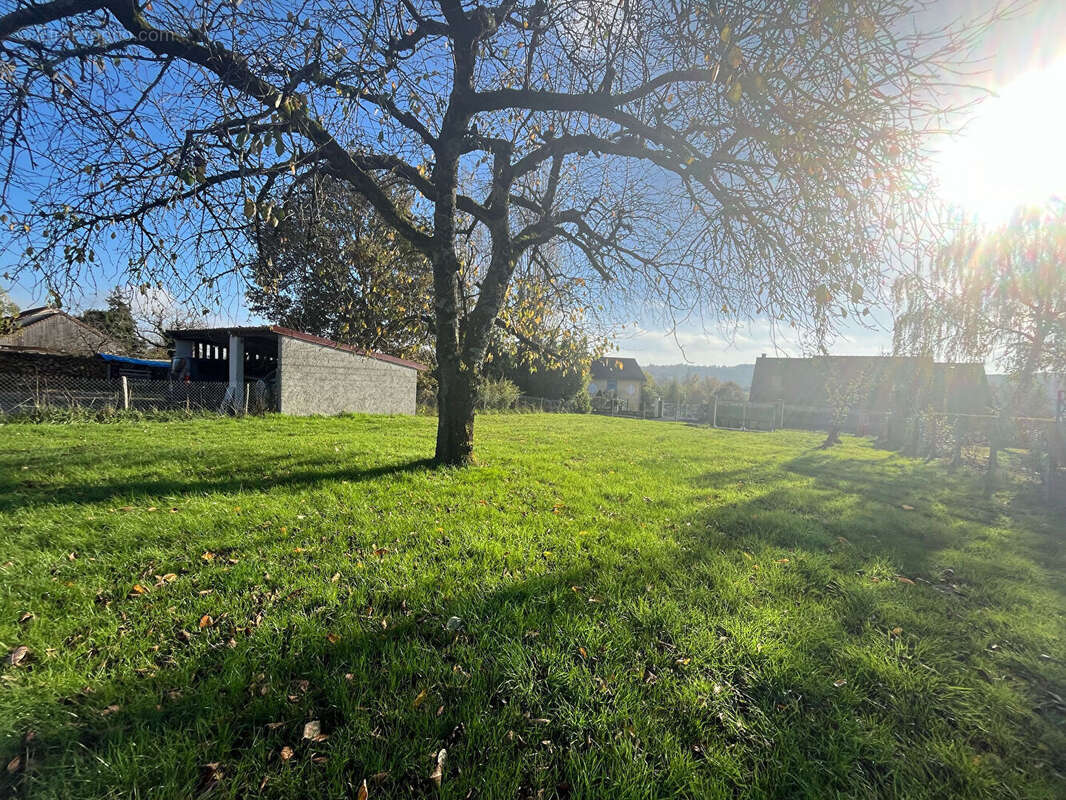 Terrain à YZEURES-SUR-CREUSE