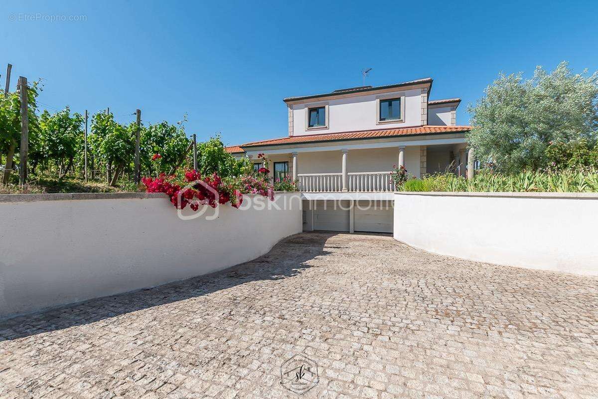 Propriété d’exception avec piscine intérieure – Prestations haut de gamme - photo 14