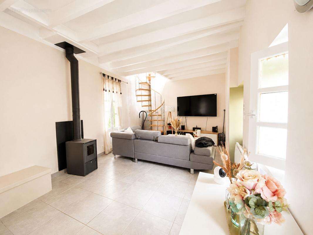 Maison avec  cour et stationnement - photo 5
