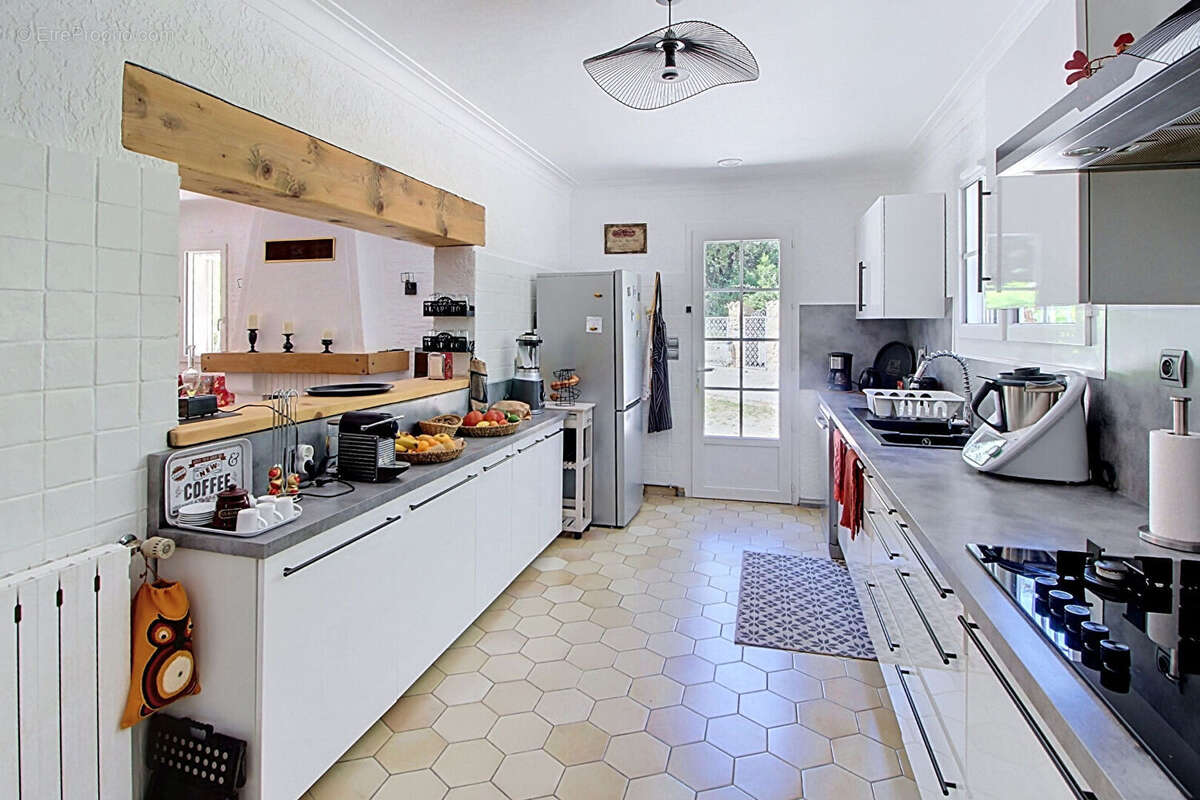 A VENDRE EN EXCLUSIVITE! Maison de plain-pied avec piscine et studio indépendant. - photo 6