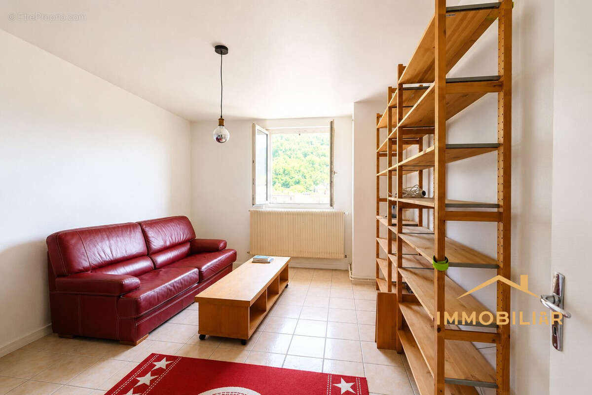 Appartement 73 m² à Saint-Claude  - photo 2