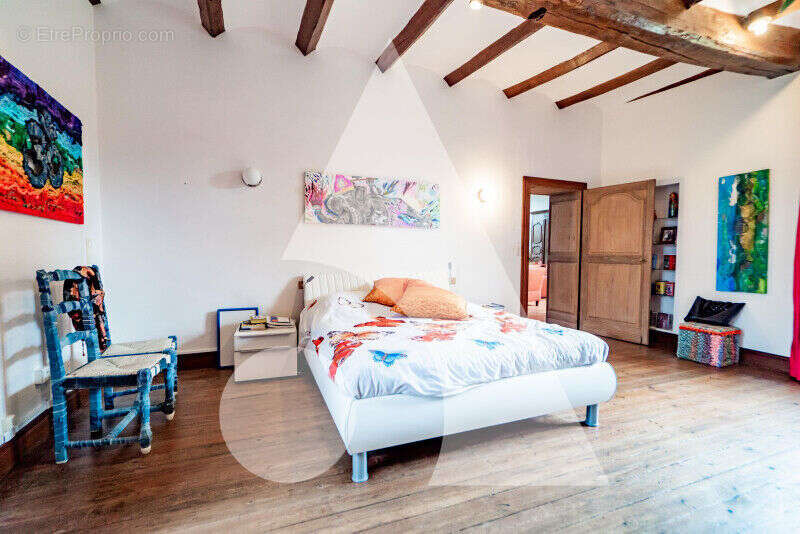 Maison à TAISNIERES-SUR-HON