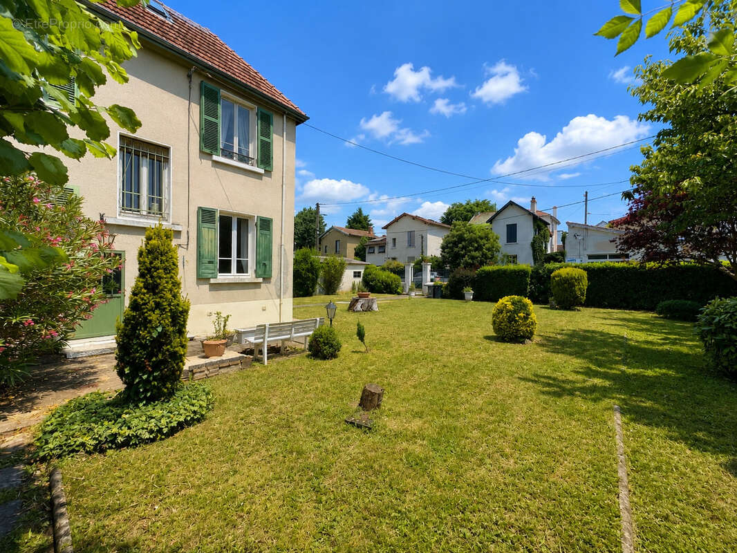 Maison à TASSIN-LA-DEMI-LUNE