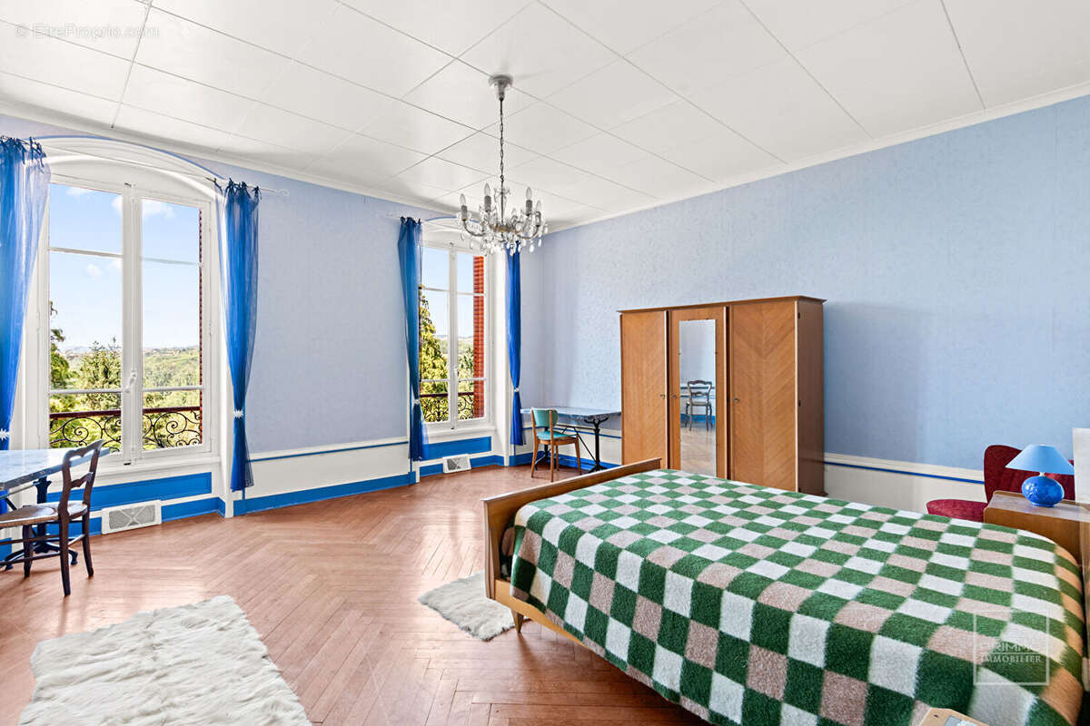 CHESSY, maison de 964.65 m² de plancher avec piscine, tennis et dépendances - photo 9