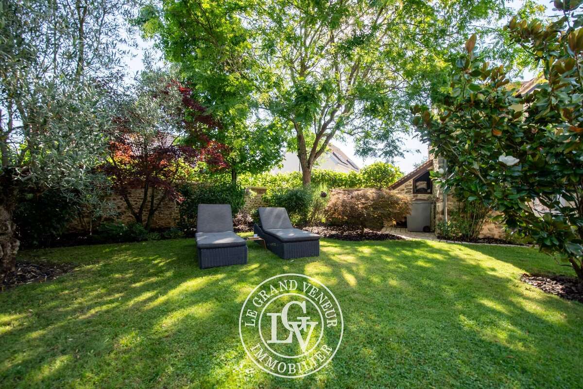 Proche barbizon - propriété traditionnelle et dépendance - 4 chambres - garage double - cave - piscine - jardin paysager - photo 10