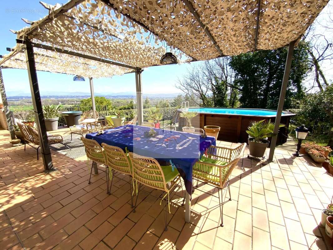 Maison à ROCHEMAURE