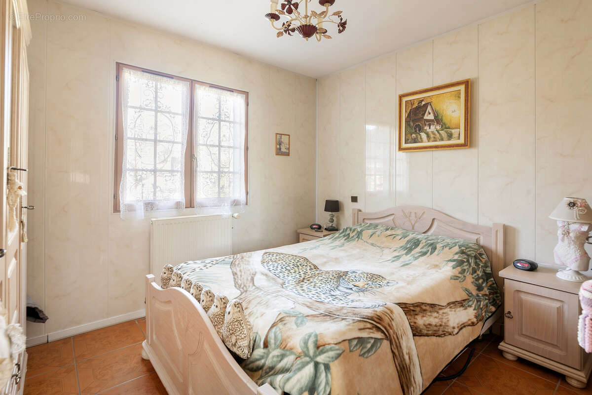 Maison à D&#039;HUISON-LONGUEVILLE