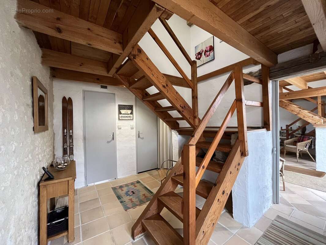 Propriété en pierre en excellent état, à proximité des commerces - photo 6