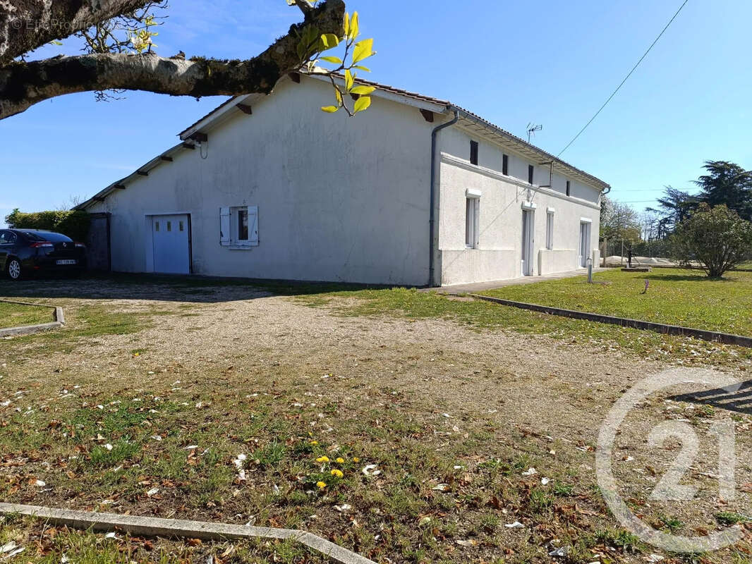 Maison à COUTRAS