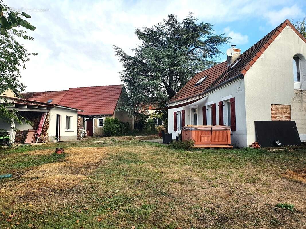 Maison à VILLENEUVE-SUR-CHER