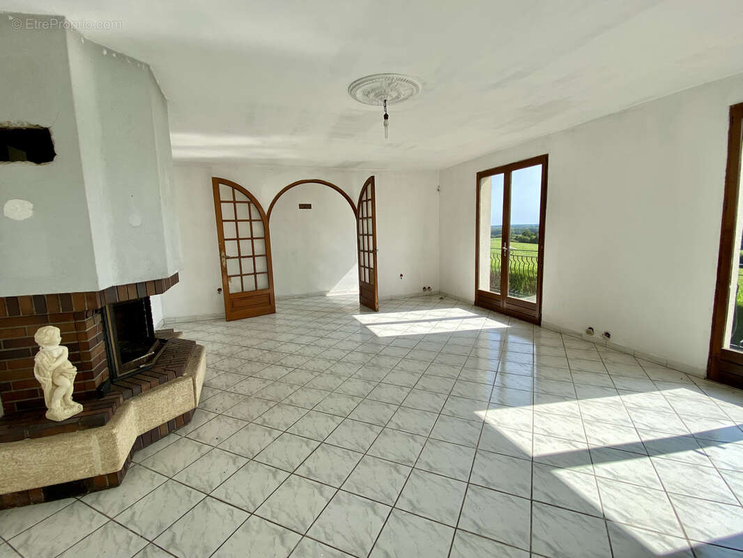 Maison à SAINT-VICTOR-DE-BUTHON