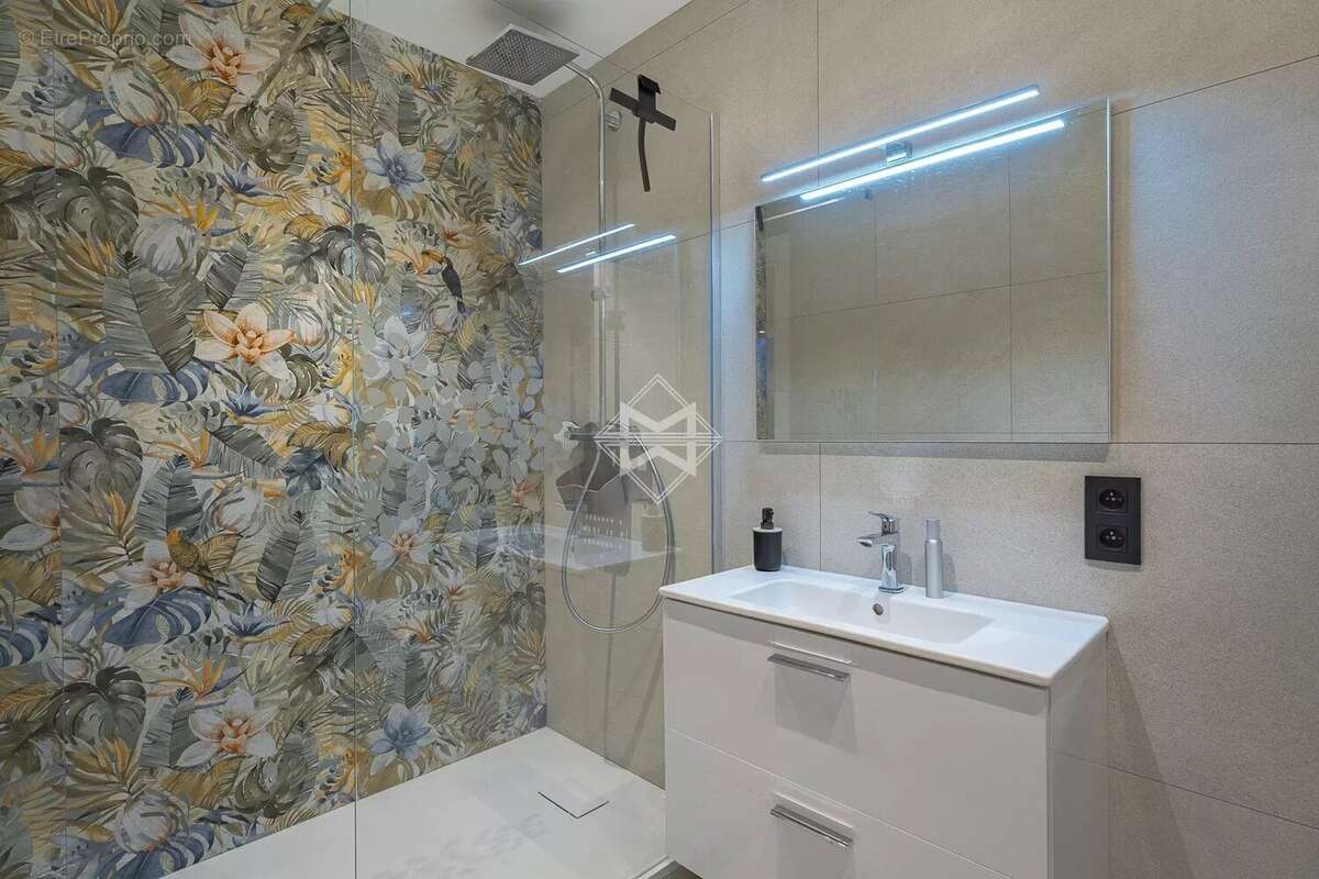 Maison à ROQUEFORT-LES-PINS