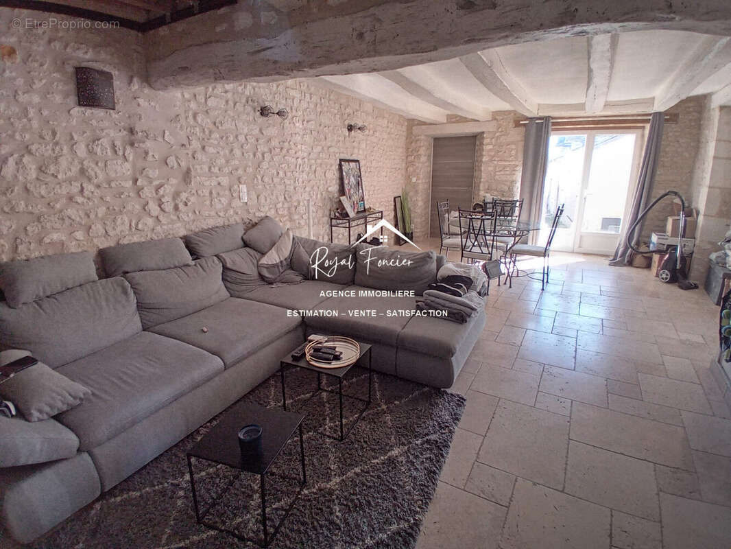 Maison à SAINTE-MAURE-DE-TOURAINE