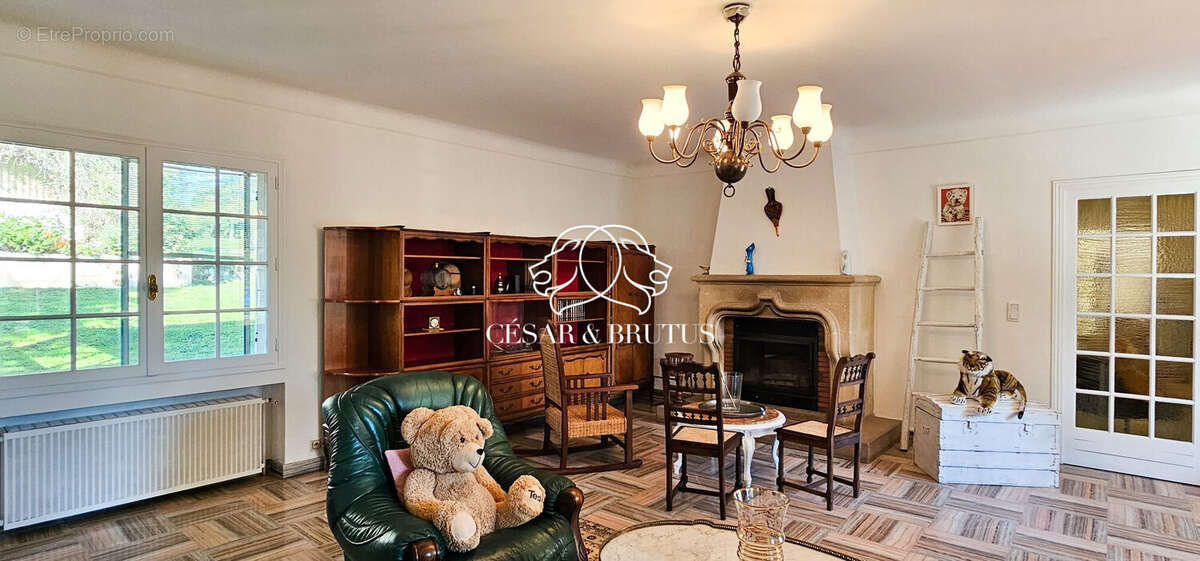 Maison 181 m² à Saint-Germain-Laval  - photo 8