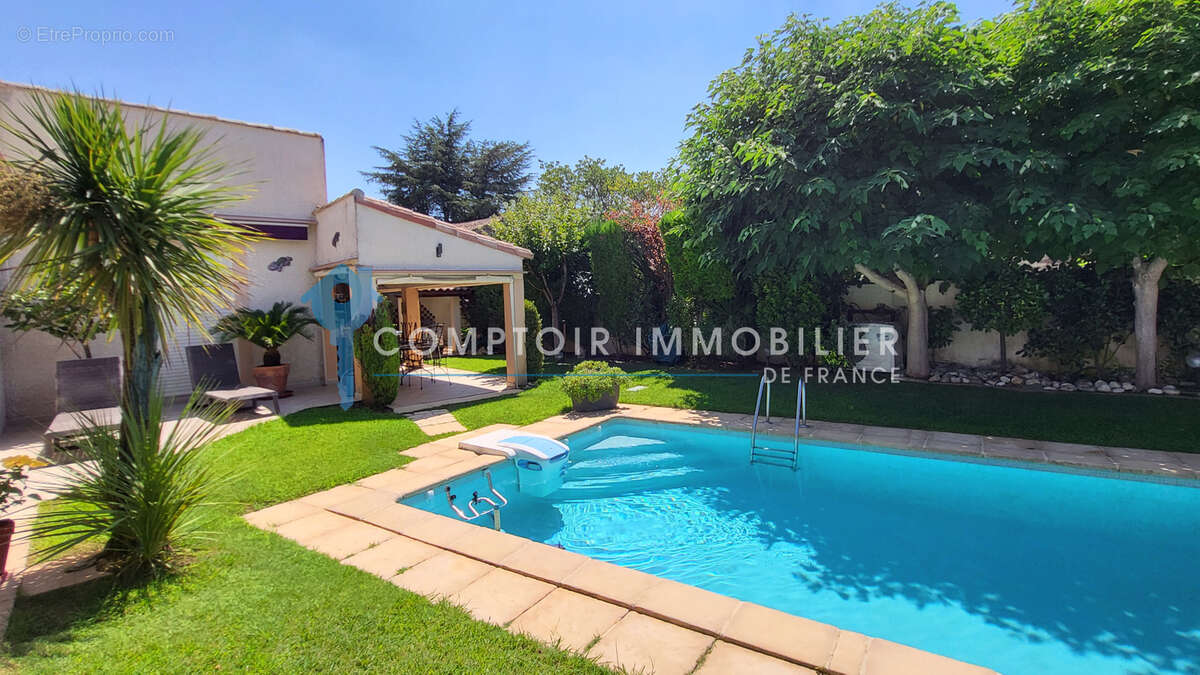 DPT GARD (30), à vendre, secteur PARIGNARGUES, maison de 181m2 habitables, de plain-pied, type 5, piscine, jar - photo 3