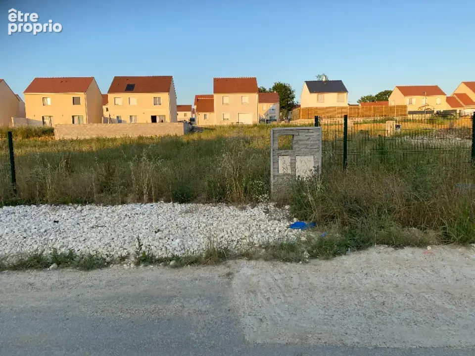 Terrain à NANTEUIL-LES-MEAUX