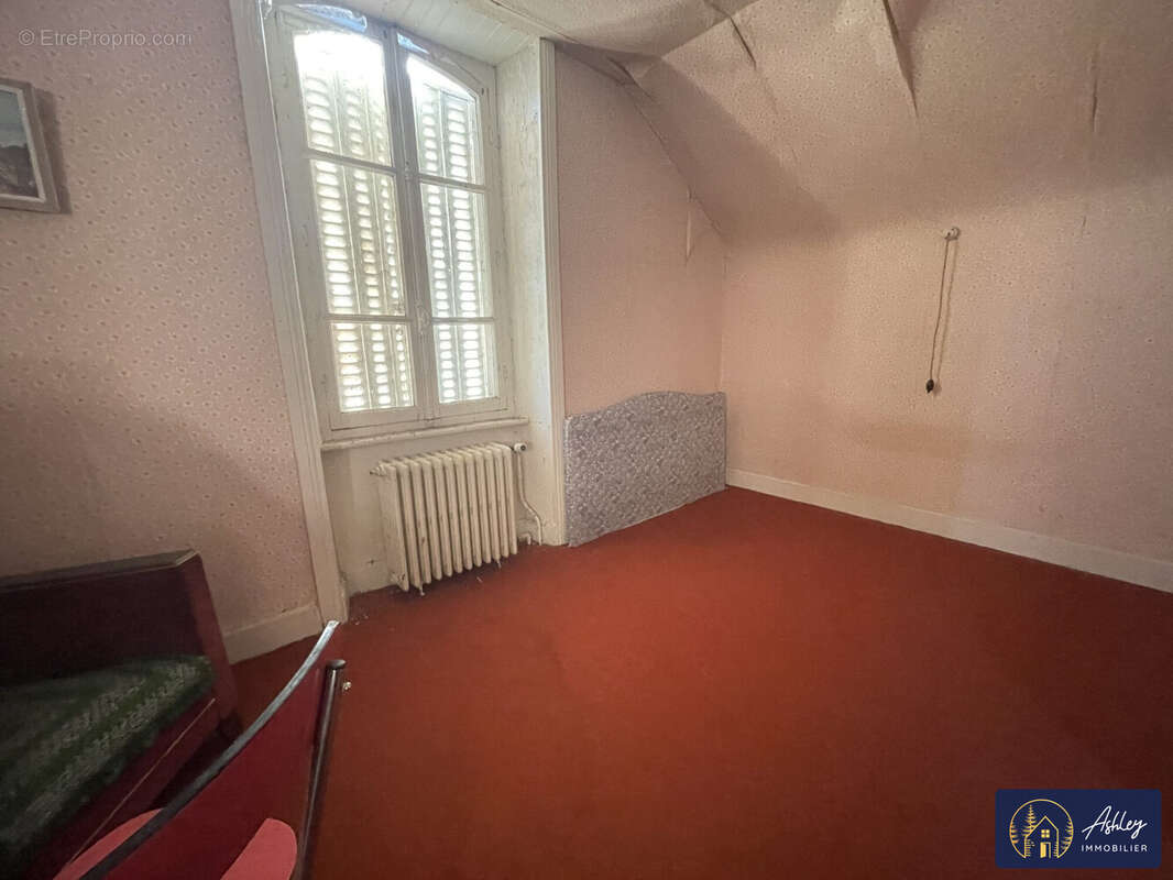 Maison à CHAMPS-SUR-TARENTAINE-MARCHAL