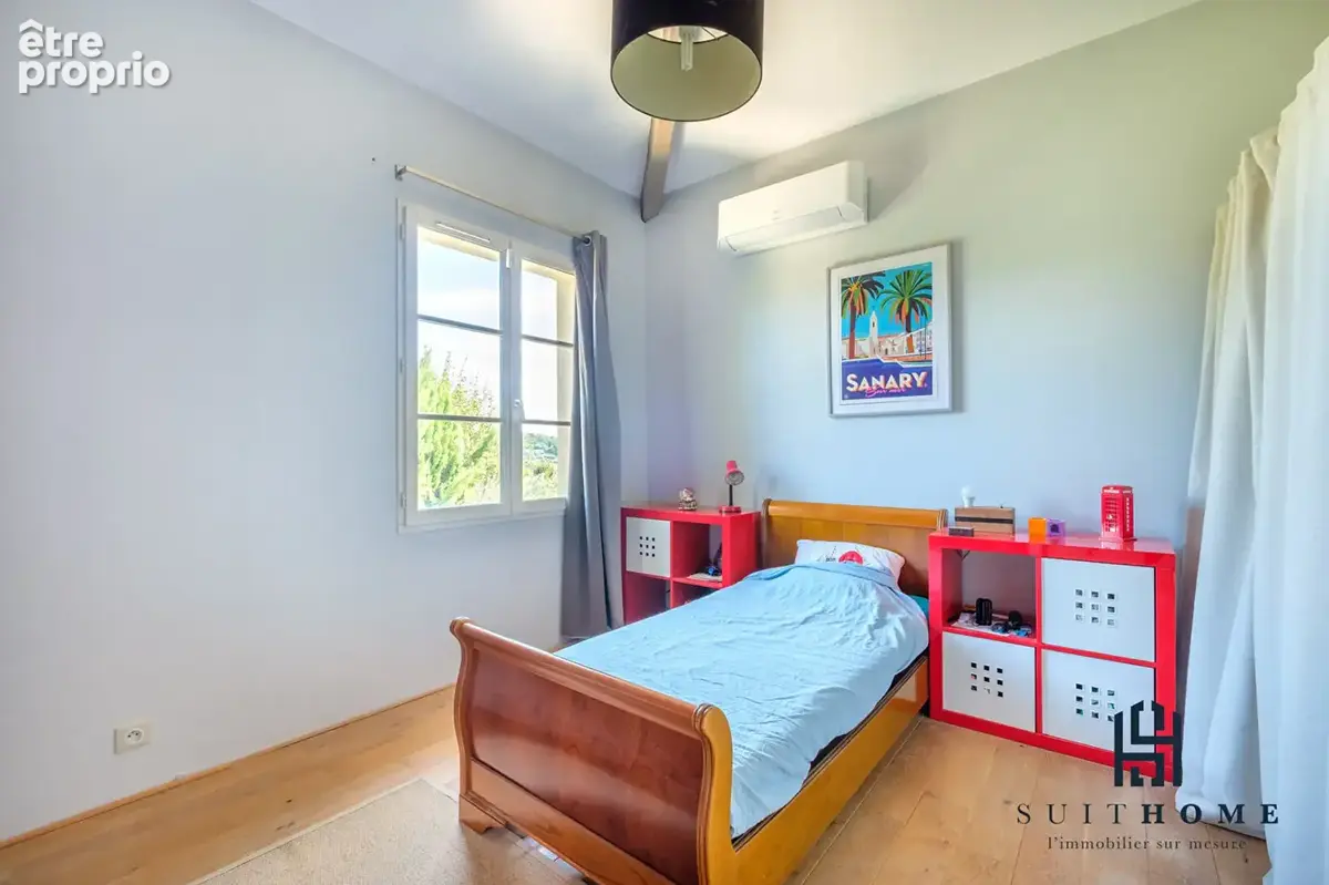 A vendre maison 175 m²  à Saint Romain Au Mont D Or, piscine et terrain clos et arboré - photo 13