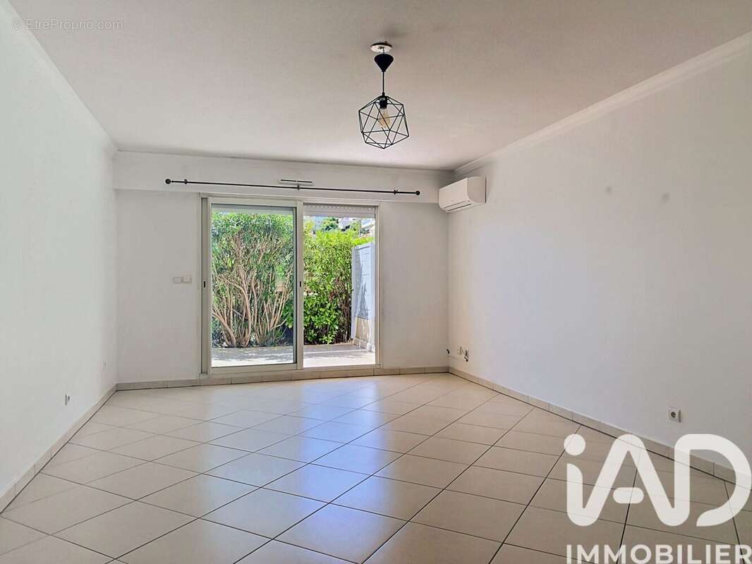 Photo 2 - Appartement à SAINT-LAURENT-DU-VAR