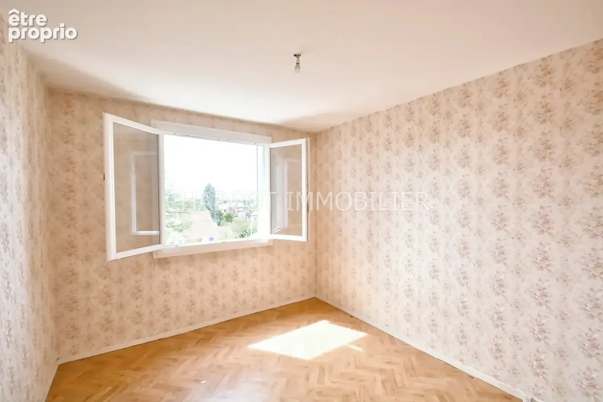 LYON 5ème - à 6 mn en voiture du Point du Jour. Appartement T4 traversant - ITE payée ! - photo 12