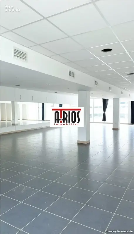 Commerce 430 m² à vendre à Hyeres (83400) - photo 3
