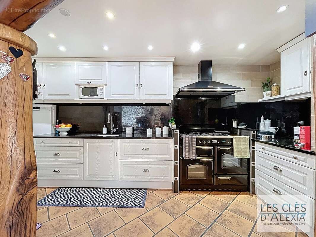 Maison à SAINT-CYR-SUR-LE-RHONE