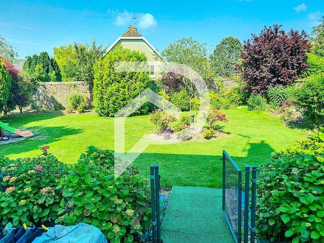 Maison à SAINT-ETIENNE-AU-MONT