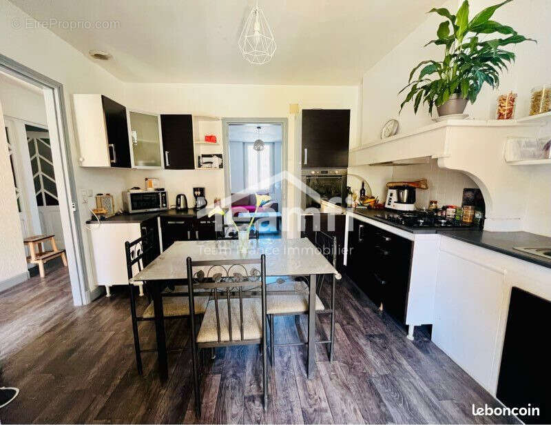 Appartement à REYNES