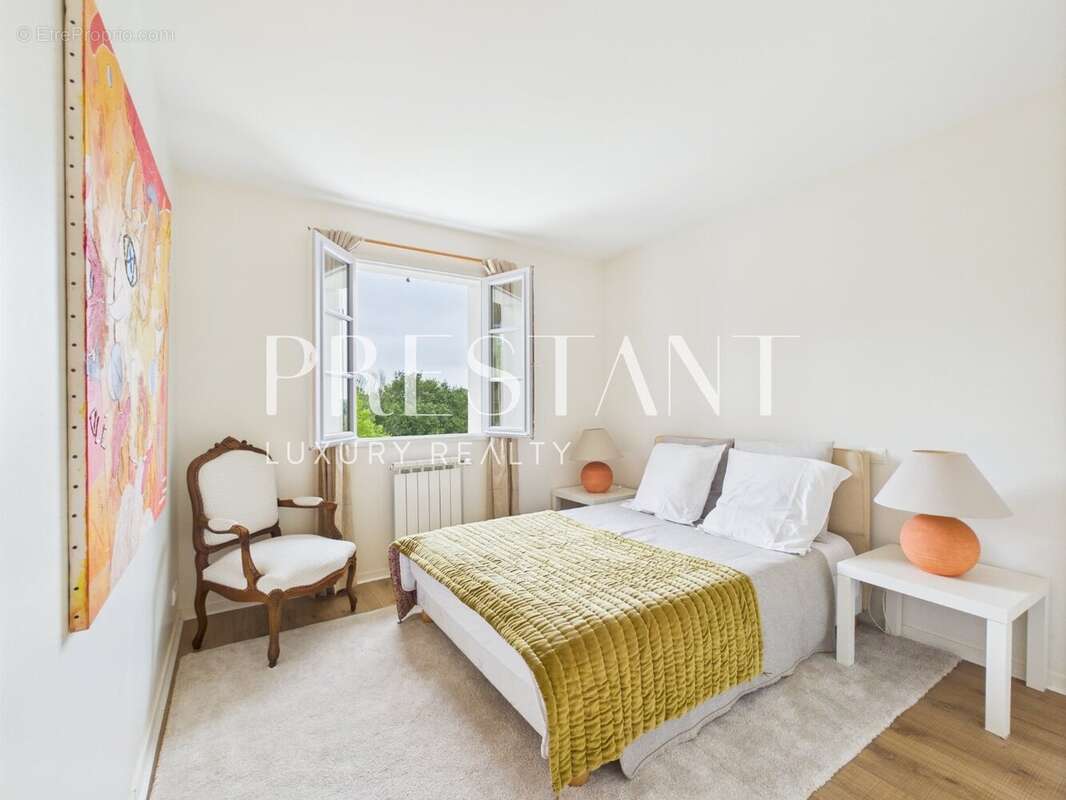 A vendre, Maison de charme 5 chambres vue dominante - photo 15