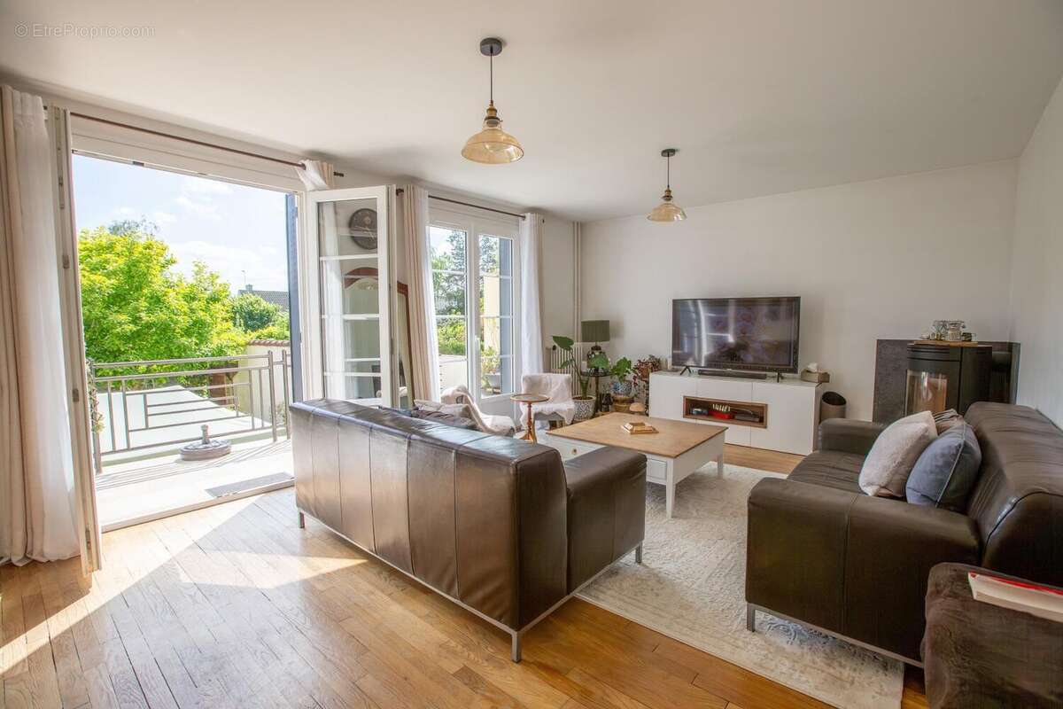 Photo 2 - Maison à LE MESNIL-SAINT-DENIS