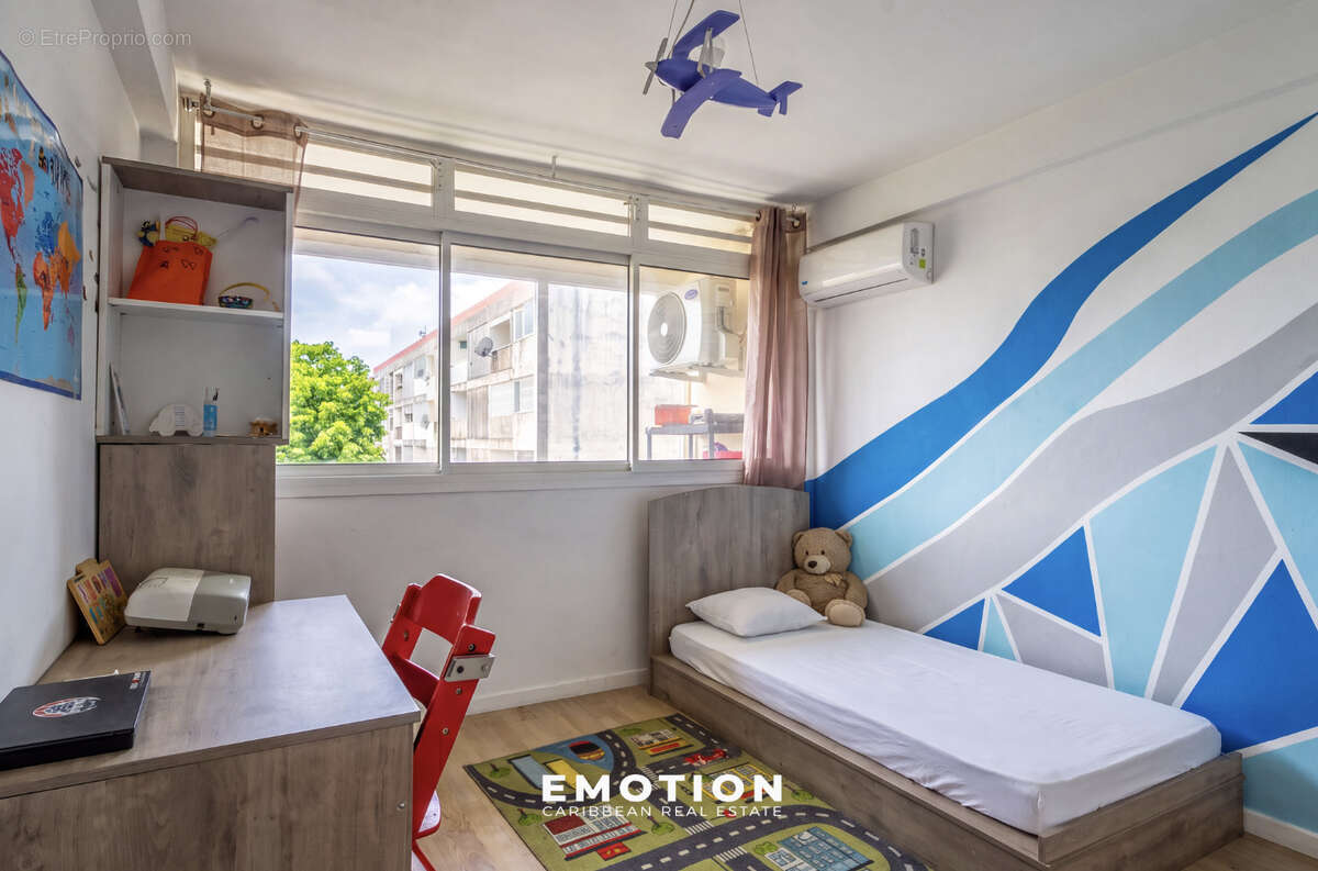 Appartement T3   64 m2 + terrasse Les Abymes - photo 8