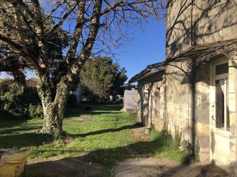MAISON ANCIENNE EN PIERRES T3 TERRAIN 693 m2  Proximité - Maison à PAUILLAC