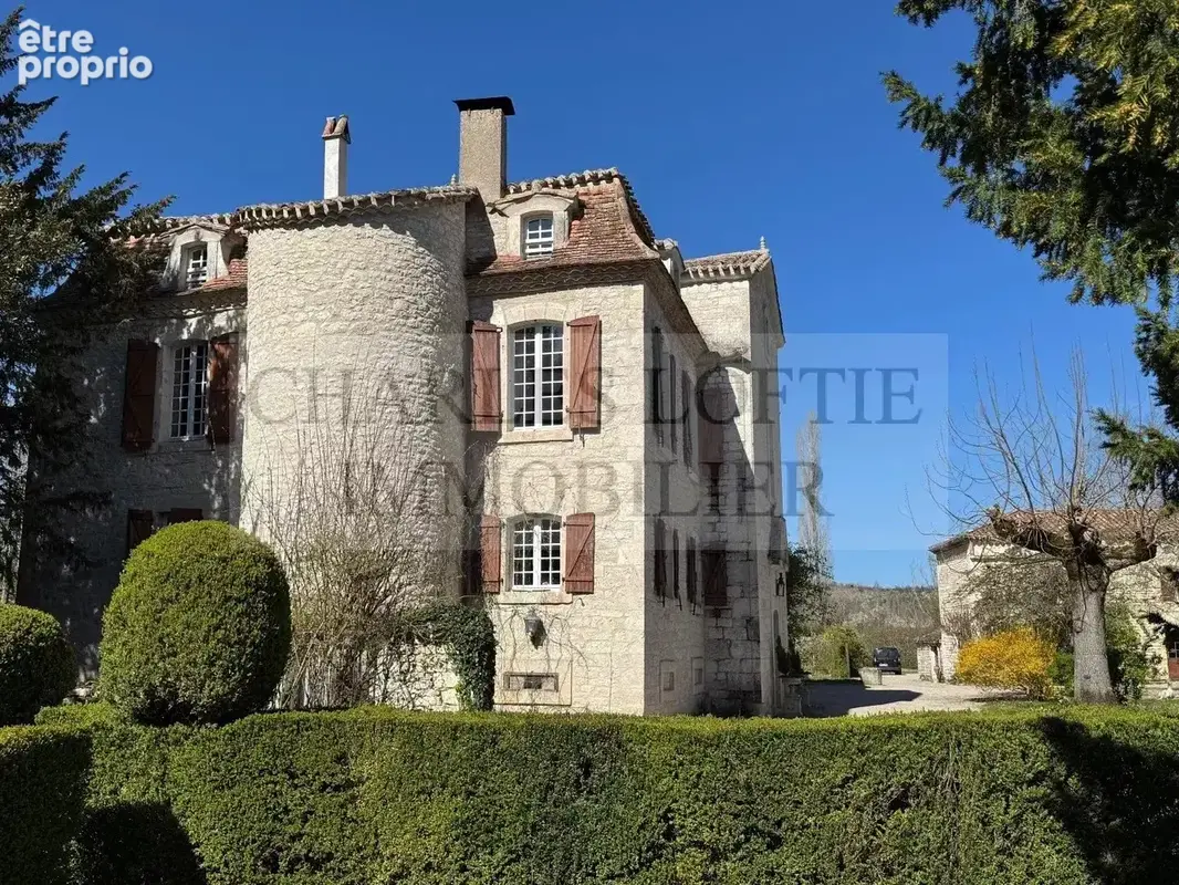 Maison de Maître, dépendances et pisicne, sur 11 ha - photo 4