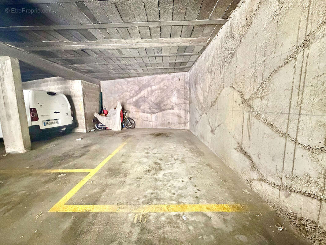 Autre à MARSEILLE-3E