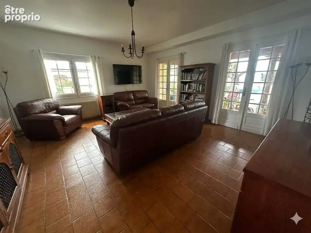 Maison 5 pièces 162 m² à vendre à Lalande-De-Pomerol (33500) - photo 3