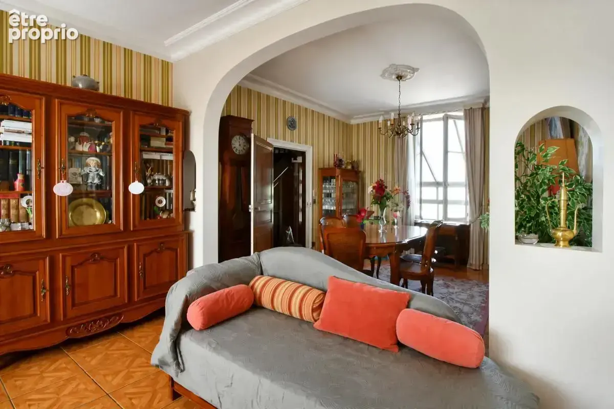 Maison Bourgeoise de 8 pièces de 185 m² à Châteaumeillant - photo 6