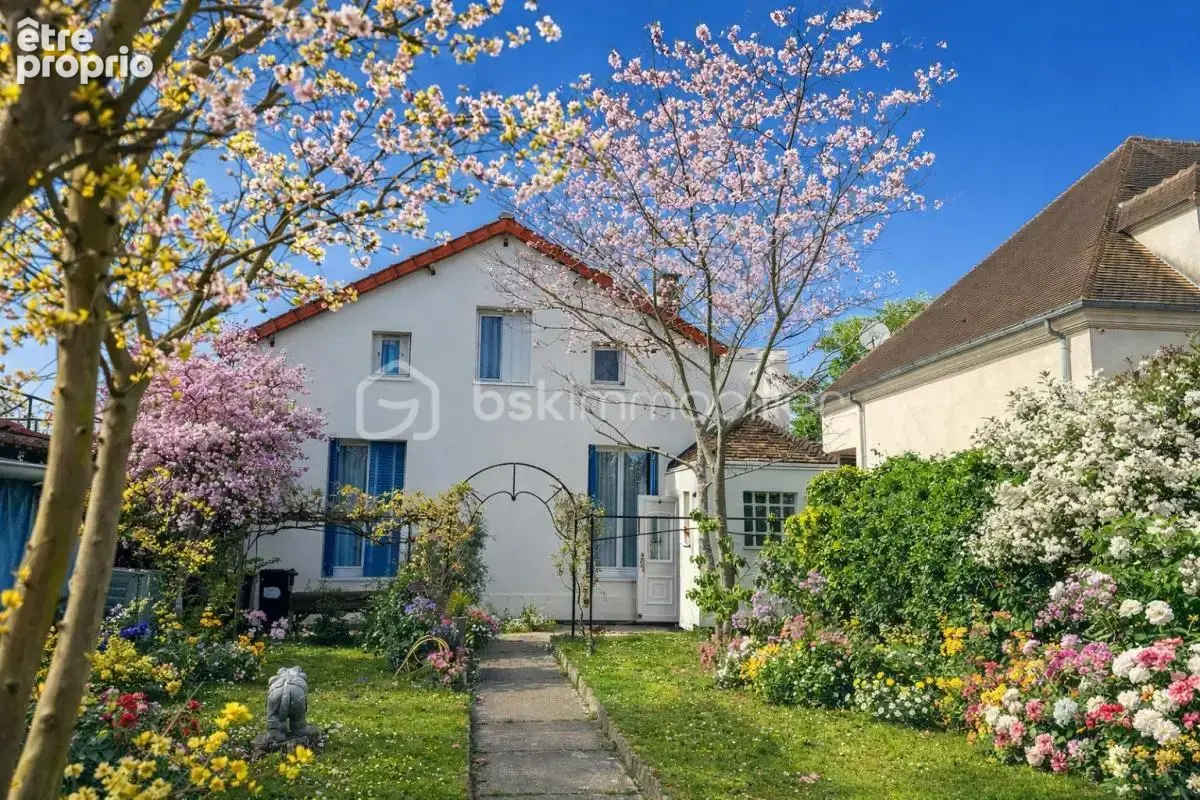 Maison à SAINTE-GENEVIEVE-DES-BOIS