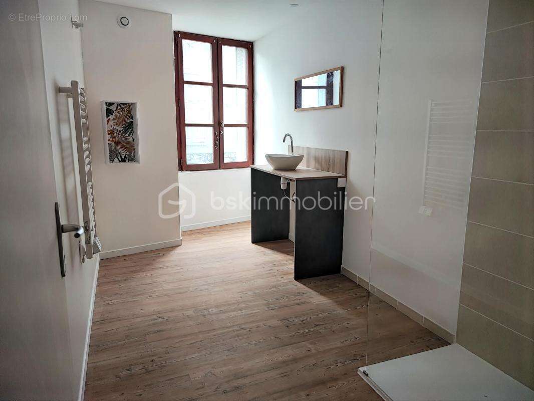 Maison à EYMOUTIERS