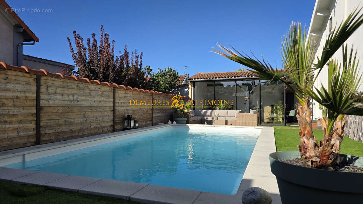 Maison à RUELLE-SUR-TOUVRE