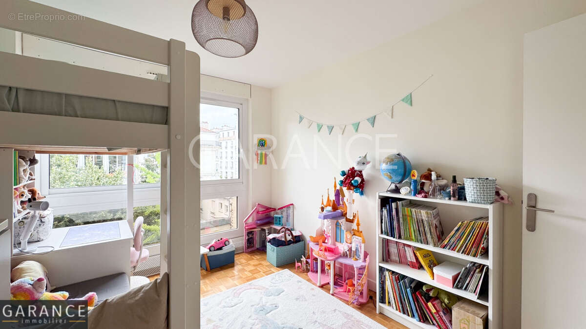 Appartement à PARIS-14E