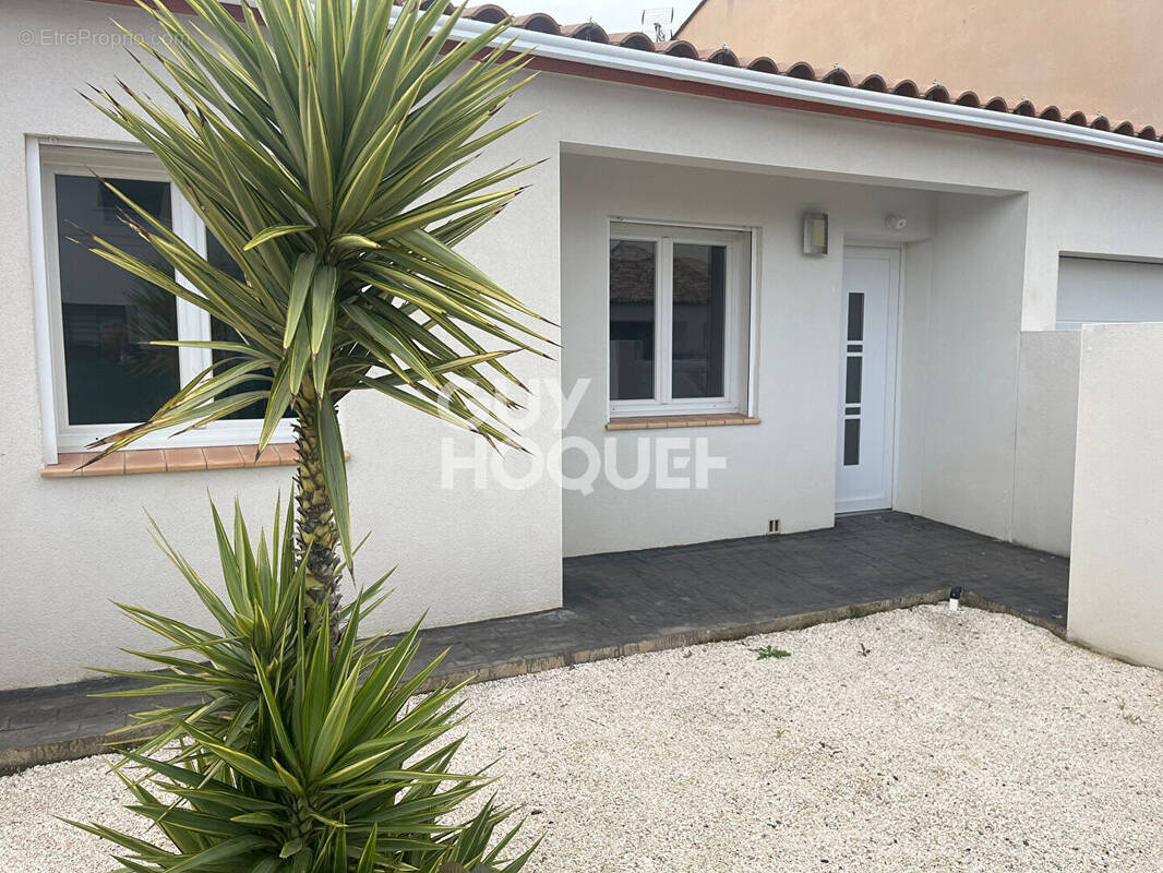 Maison à VILLENEUVE-DE-LA-RAHO