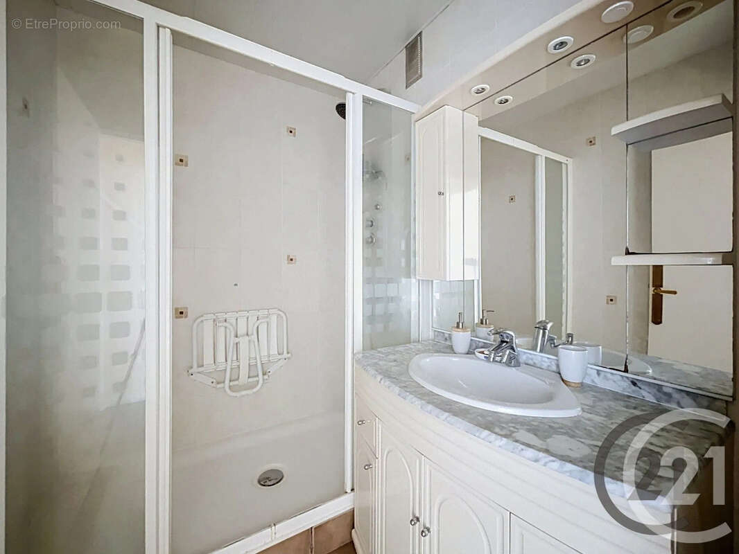 Appartement 61 m² à Saint-Andre-Les-Vergers  - photo 6