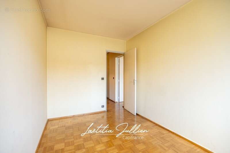 Appartement à MARSEILLE-4E