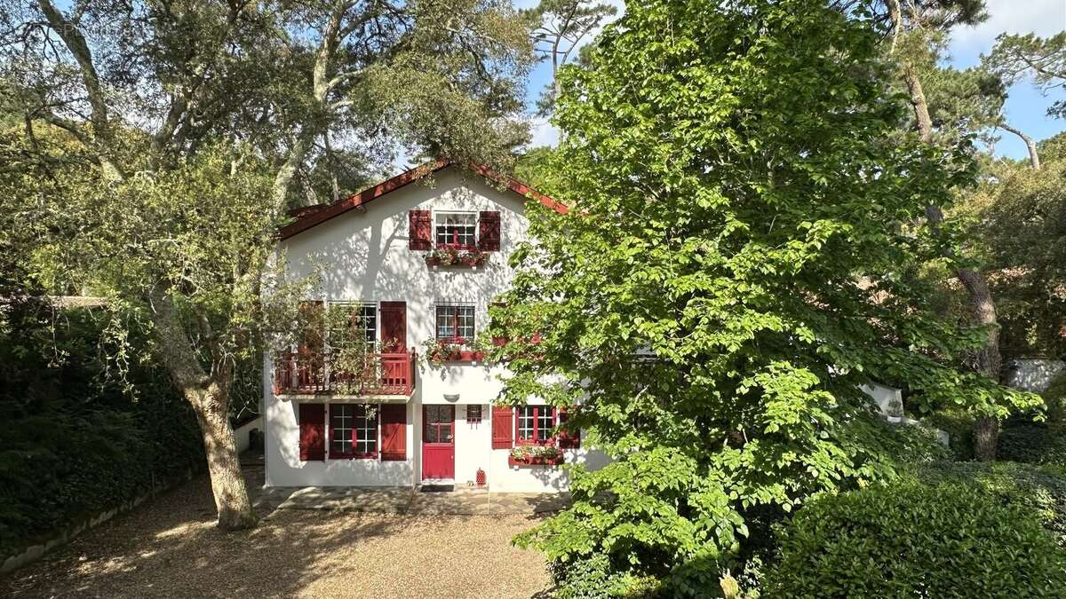 Maison de caractère à vendre  Hossegor  Entre lac et océan  Propriété d'exception de 450 m2 - photo 12
