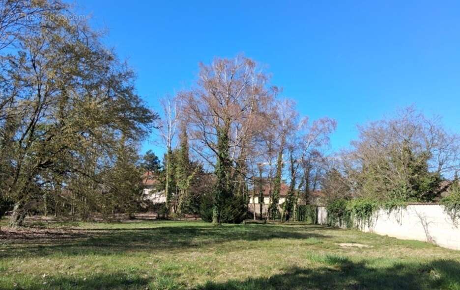 Terrain 300 m² à Pont-De-Cheruy  - photo 9