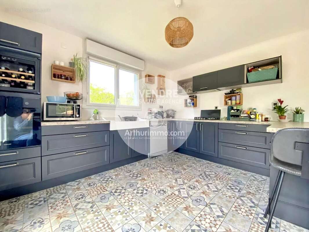 Maison familiale de 5 chambres avec dépendances - photo 2