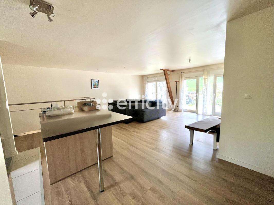 Maison à NANTEUIL-LA-FOSSE